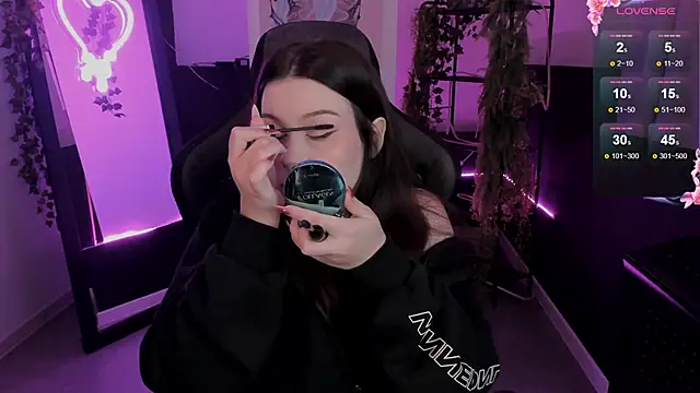 CoralineKeyns online show from 09.26.25