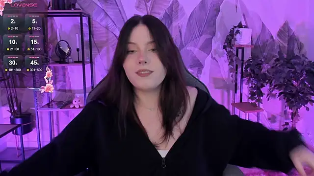 CoralineKeyns online show from 09.28.25