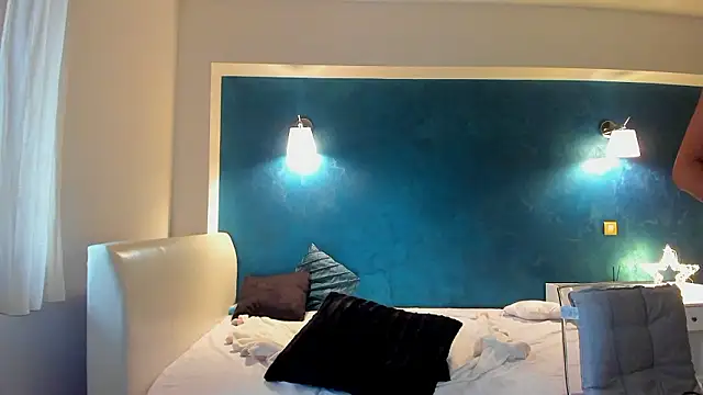 Snapshot of Awesome_Jolie chatting on 12.10.24 Awesome Jolie online show from 12.10.24