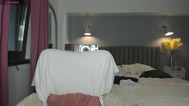 Snapshot of Awesome_Jolie chatting on 09.17.25 Awesome Jolie online show from 09.17.25