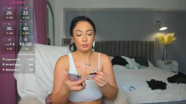 Snapshot of Awesome_Jolie chatting on 10.12.25 Awesome Jolie online show from 10.12.25