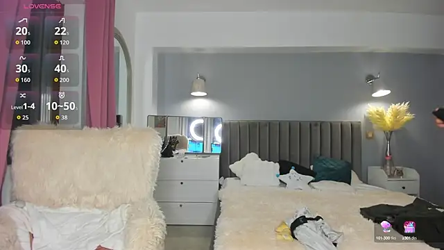 Snapshot of Awesome_Jolie chatting on 10.18.25 Awesome Jolie online show from 10.18.25