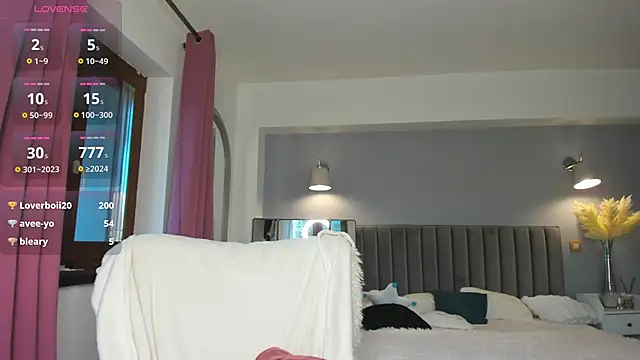 Snapshot of Awesome_Jolie chatting on 11.24.25 Awesome Jolie online show from 11.24.25