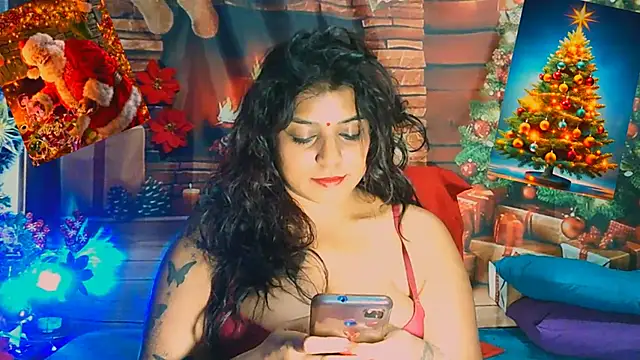 Snapshot of RoyalIndianCreamPuff chatting on 12.20.24 RoyalIndianCreamPuff online show from 12.20.24