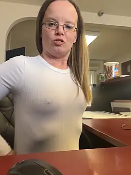 Snapshot of yanks28@xh chatting on 02.28.25 yanks28xh online show from 02.28.25