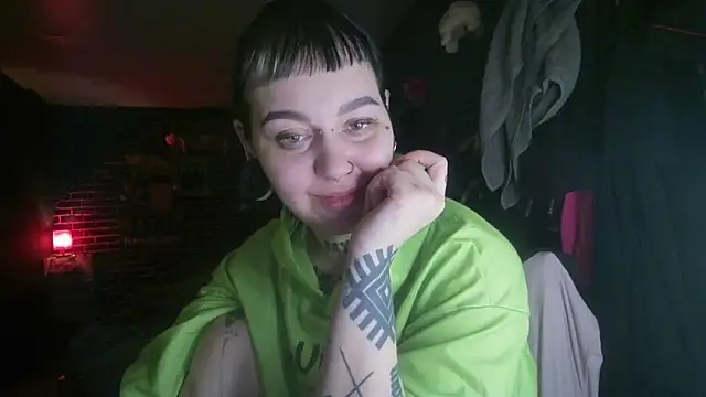 MoorderxDoll online show from 01.01.25