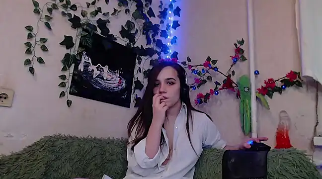 Tiny Witch online show from 01.21.25