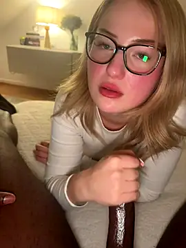 Snapshot of shymasha chatting on 09.12.25 shymasha online show from 09.12.25