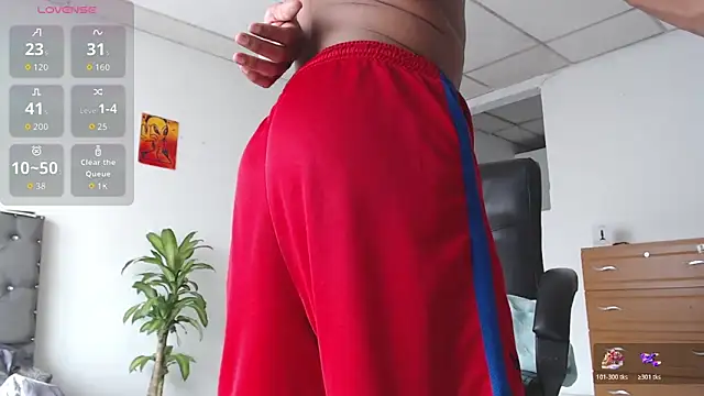 Snapshot of Aaronblack1_ chatting on 11.18.25 Aaronblack1 online show from 11.18.25