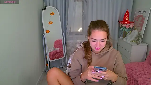 LovelyJessie online show from 10.15.25