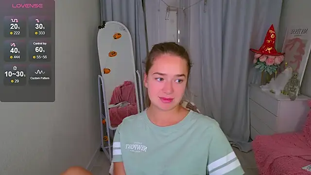 LovelyJessie online show from 10.25.25