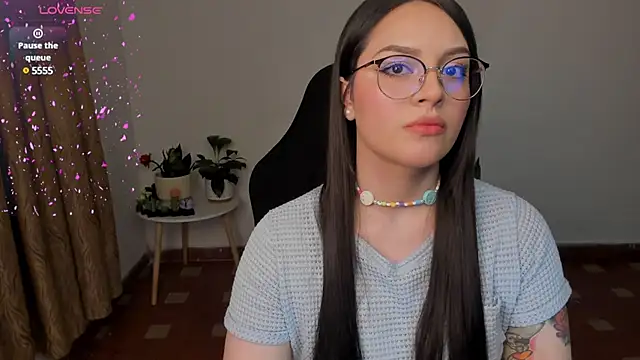 Snapshot of anaveleeez chatting on 01.10.25 anaveleeez online show from 01.10.25