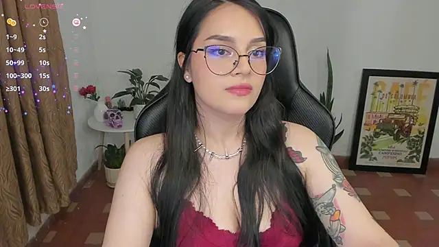 Snapshot of anaveleeez chatting on 10.18.25 anaveleeez online show from 10.18.25