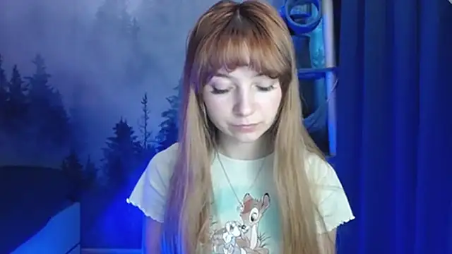 Snapshot of LuciaYoung chatting on 01.05.25 LuciaYoung online show from 01.05.25