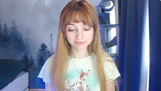 Snapshot of LuciaYoung chatting on 01.05.25 LuciaYoung online show from 01.05.25