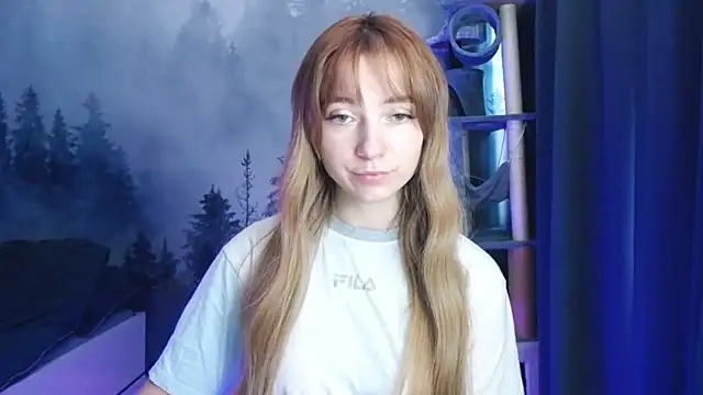 Snapshot of LuciaYoung chatting on 01.06.25 LuciaYoung online show from 01.06.25