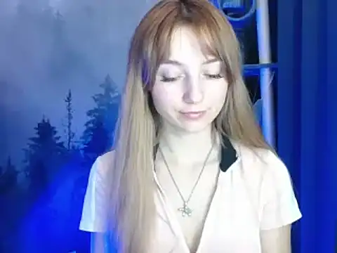 Snapshot of LuciaYoung chatting on 01.07.25 LuciaYoung online show from 01.07.25