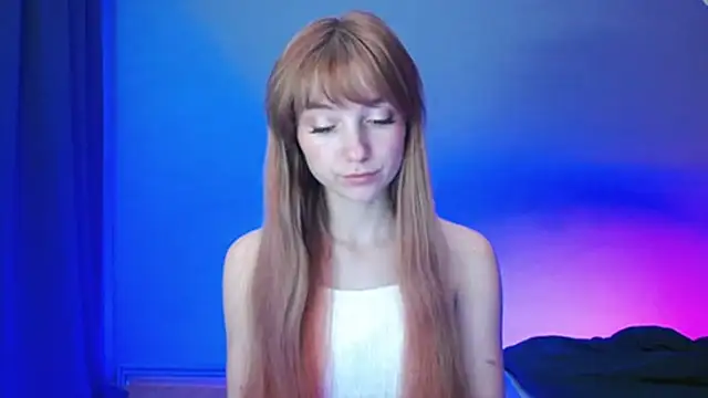 Snapshot of LuciaYoung chatting on 01.12.25 LuciaYoung online show from 01.12.25