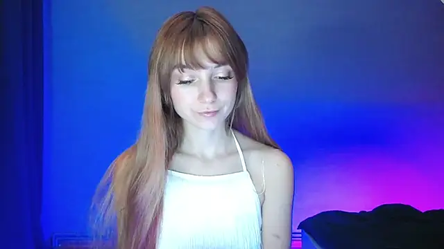 Snapshot of LuciaYoung chatting on 01.12.25 LuciaYoung online show from 01.12.25