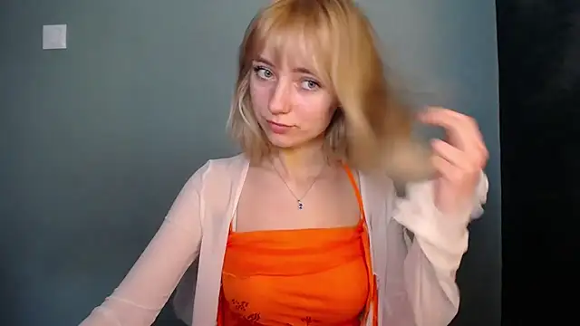 LuciaYoung online show from 03.05.26