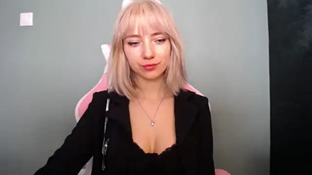 Snapshot of LuciaYoung chatting on 03.21.26 LuciaYoung online show from 03.21.26