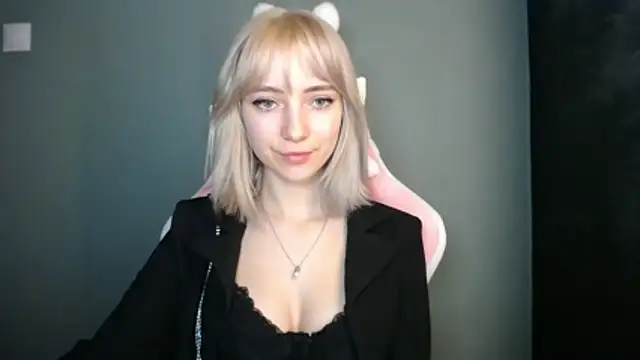 Snapshot of LuciaYoung chatting on 03.21.26 LuciaYoung online show from 03.21.26