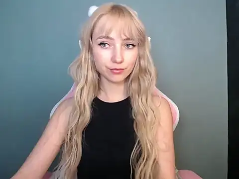 Snapshot of LuciaYoung chatting on 04.09.26 LuciaYoung online show from 04.09.26