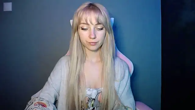Snapshot of LuciaYoung chatting on 04.17.26 LuciaYoung online show from 04.17.26