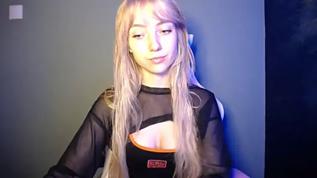 Snapshot of LuciaYoung chatting on 04.19.26 LuciaYoung online show from 04.19.26