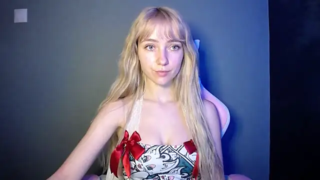 Snapshot of LuciaYoung chatting on 04.27.26 LuciaYoung online show from 04.27.26