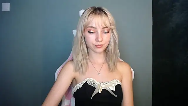 LuciaYoung online show from 07.06.26