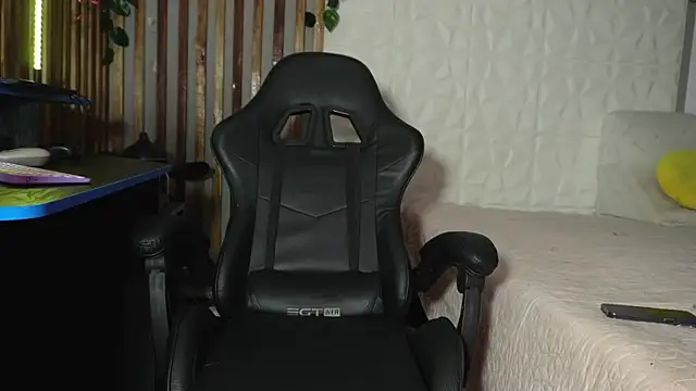 argiee taylorxs2 online show from 02.11.25