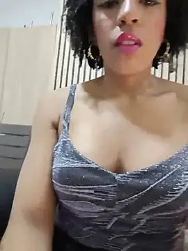 Snapshot of Issa_Km_ chatting on 07.22.26 Issa Km online show from 07.22.26