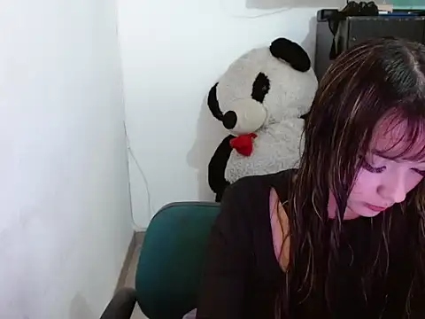 Snapshot of _annie_rosse chatting on 04.15.26 annie rosse online show from 04.15.26