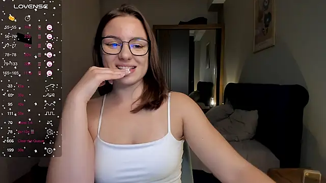 ThreeshaWhite online show from 11.13.25