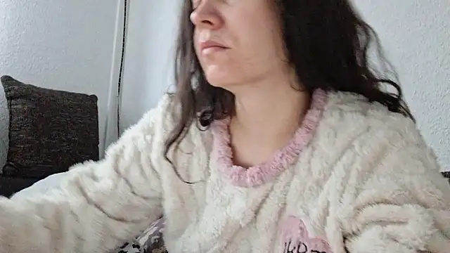 Snapshot of Cyndee_Winter chatting on 12.17.24 Cyndee Winter online show from 12.17.24