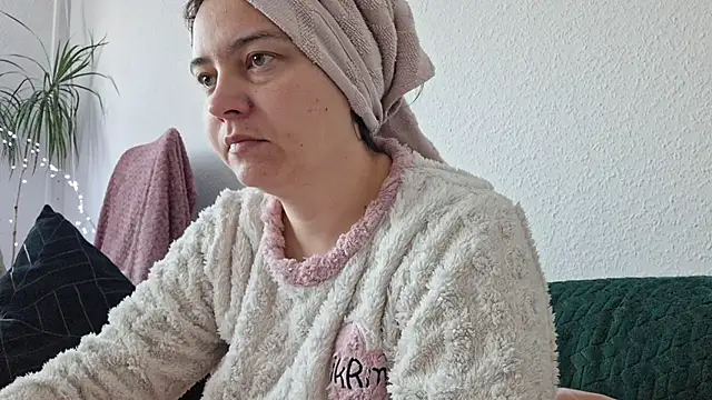 Snapshot of Cyndee_Winter chatting on 11.23.25 Cyndee Winter online show from 11.23.25