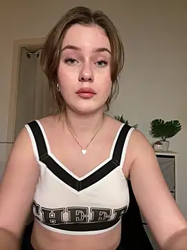 Snapshot of MaribelRiver chatting on 02.10.25 MaribelRiver online show from 02.10.25