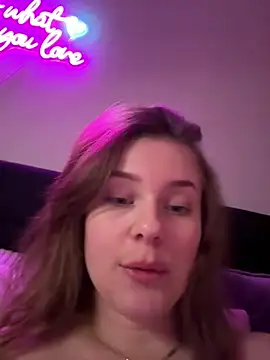 Snapshot of MaribelRiver chatting on 02.20.25 MaribelRiver online show from 02.20.25