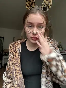 Snapshot of MaribelRiver chatting on 03.01.25 MaribelRiver online show from 03.01.25