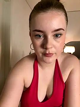 Snapshot of MaribelRiver chatting on 09.10.25 MaribelRiver online show from 09.10.25