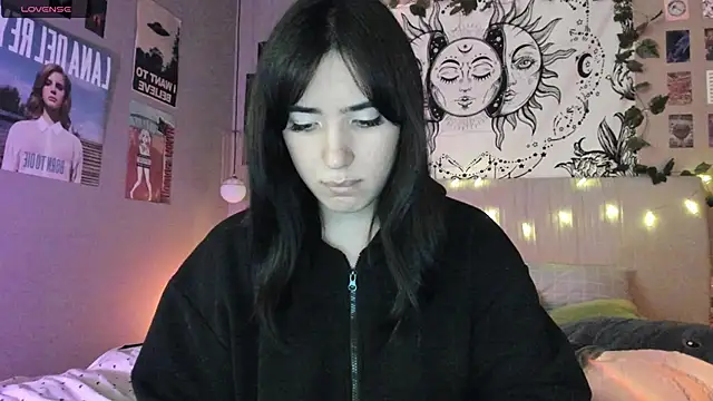 Snapshot of Anisawithlove chatting on 12.27.24 Anisawithlove online show from 12.27.24