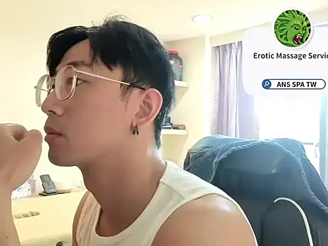 Snapshot of snakeheados chatting on 02.10.26 snakeheados online show from 02.10.26