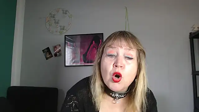 Snapshot of Blasflittchen chatting on 11.04.25 Blasflittchen online show from 11.04.25