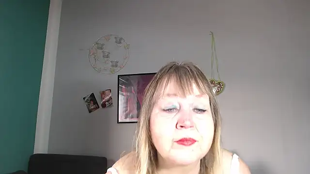 Snapshot of Blasflittchen chatting on 11.22.25 Blasflittchen online show from 11.22.25