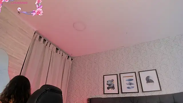 emma  smith1 online show from 02.04.25