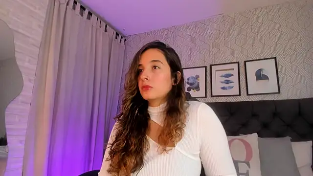 emma  smith1 online show from 02.05.25