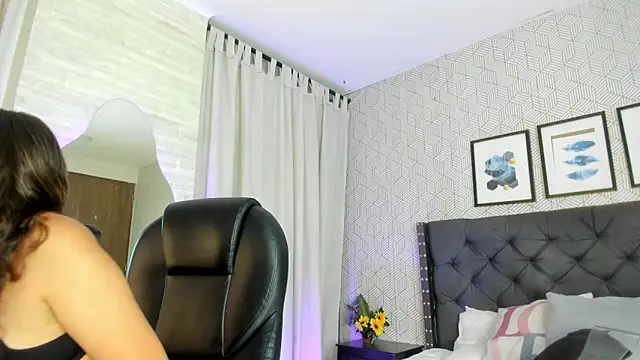 emma  smith1 online show from 02.06.25