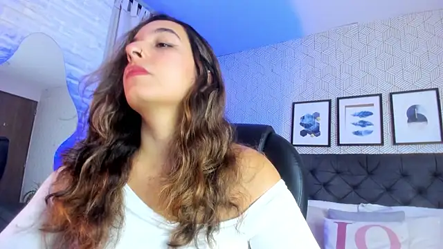 emma  smith1 online show from 02.07.25