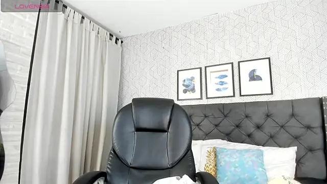 emma  smith1 online show from 02.28.25